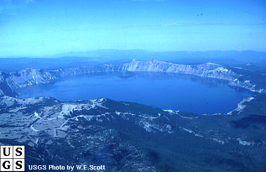crater_lake_aerial.gif (109572 bytes)